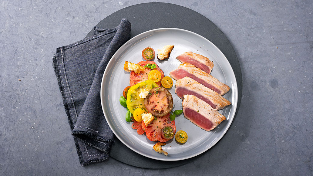 Gegrillter Thunfisch auf Panzanella-Salat, Rezept, Team Bora-Hansgrohe, Ernährung